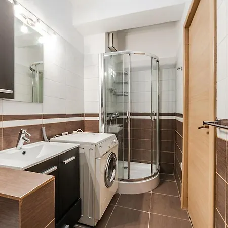 Daire Spacious In The Heart Of By Pikhost