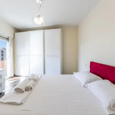 Daire Spacious In The Heart Of By Pikhost Tiran