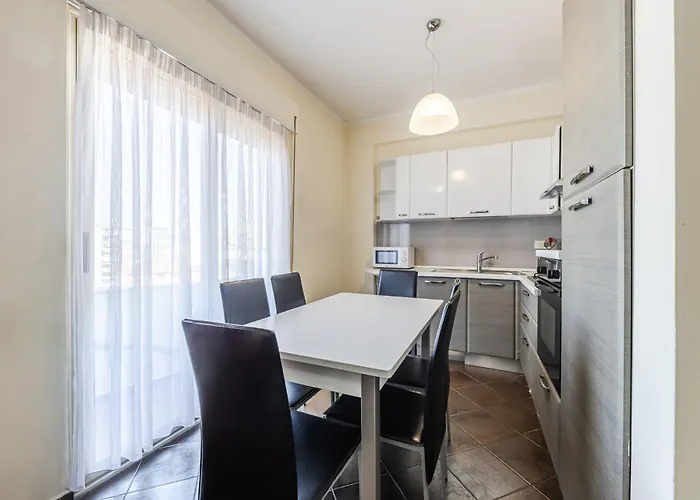 Spacious In The Heart Of By Pikhost דירה