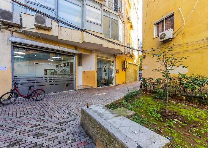 Spacious In The Heart Of By Pikhost דירה טיראנה