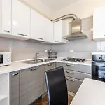 Apartment Spacious In The Heart Of By Pikhost *