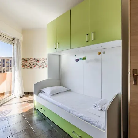 Apartment Spacious In The Heart Of By Pikhost