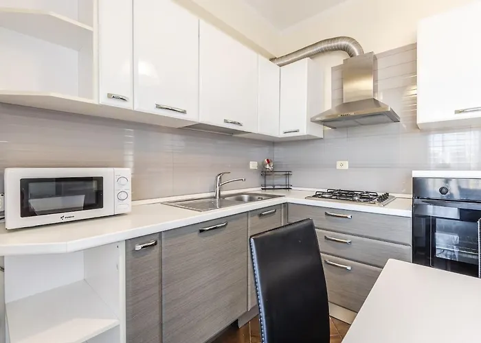 Spacious In The Heart Of By Pikhost ティラナ