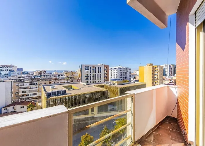 アパート Spacious In The Heart Of By Pikhost ティラナ