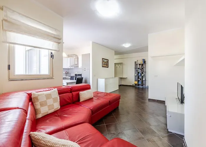 Spacious In The Heart Of By Pikhost アパート ティラナ